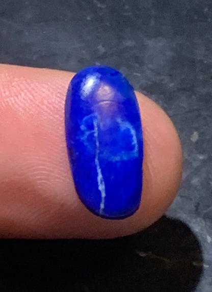 Lapis lazuli, cabochon de 17 mm x 8 x 3 - 3,5 carats. Parfait en bijouterie, collection ,exposition...