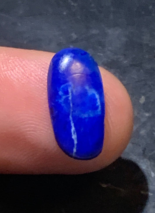 Lapis lazuli, cabochon de 17 mm x 8 x 3 - 3,5 carats. Parfait en bijouterie, collection ,exposition...