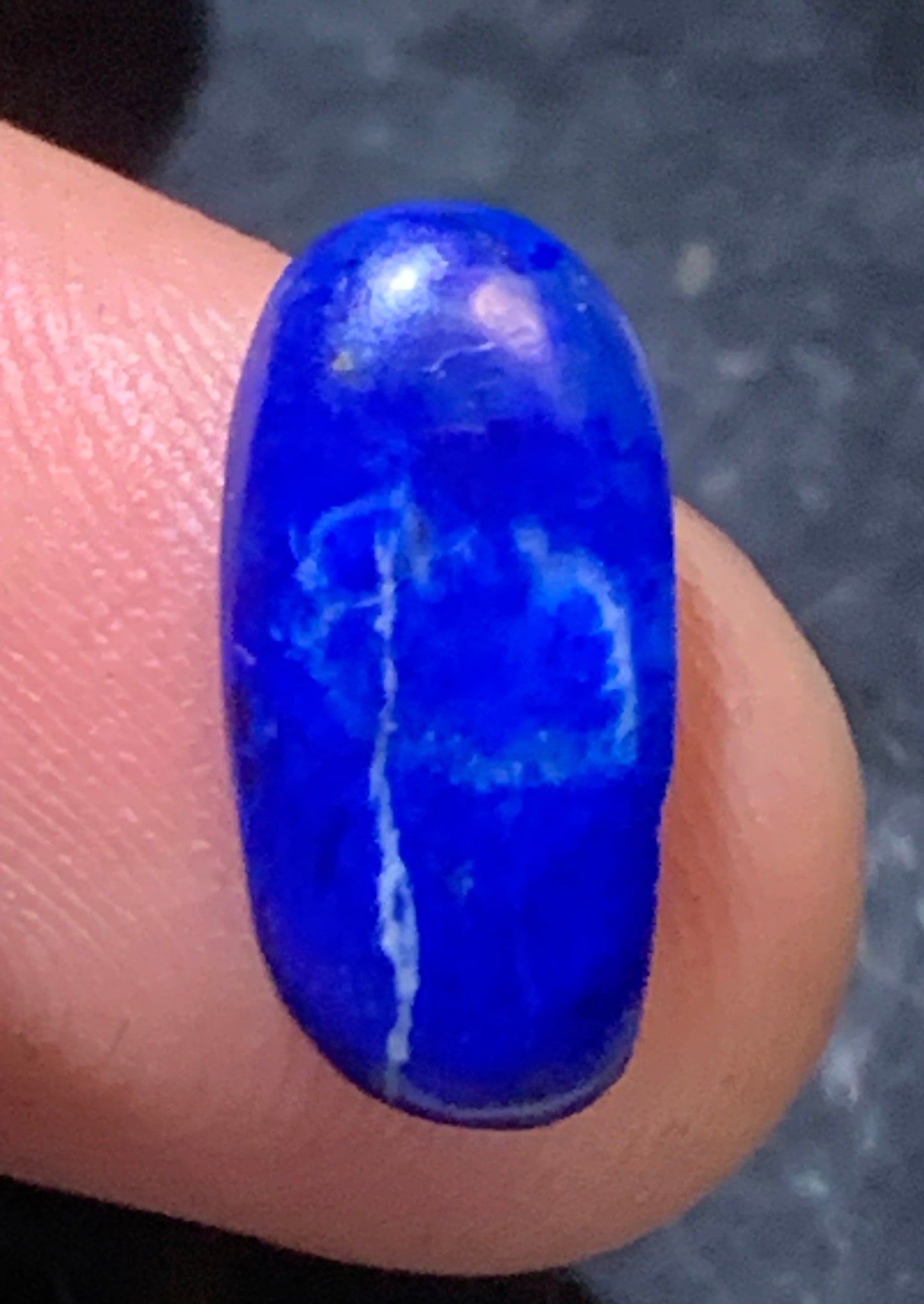 Lapis lazuli, cabochon de 17 mm x 8 x 3 - 3,5 carats. Parfait en bijouterie, collection ,exposition...