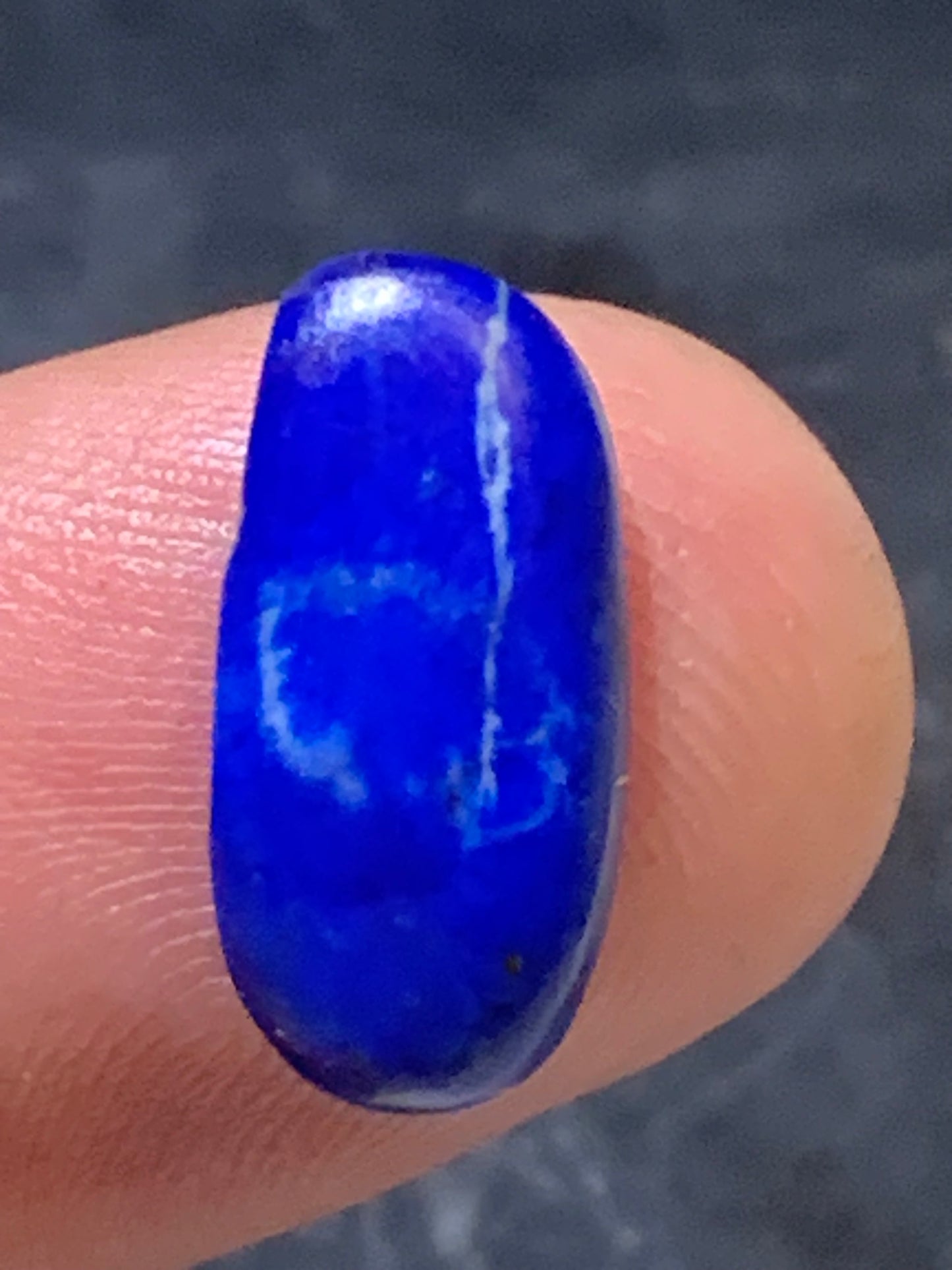 Lapis lazuli, cabochon de 17 mm x 8 x 3 - 3,5 carats. Parfait en bijouterie, collection ,exposition...