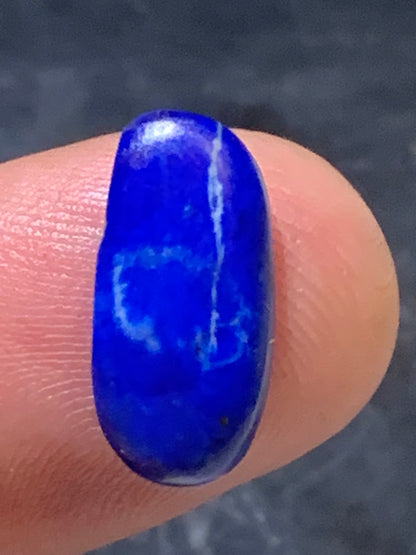 Lapis lazuli, cabochon de 17 mm x 8 x 3 - 3,5 carats. Parfait en bijouterie, collection ,exposition...