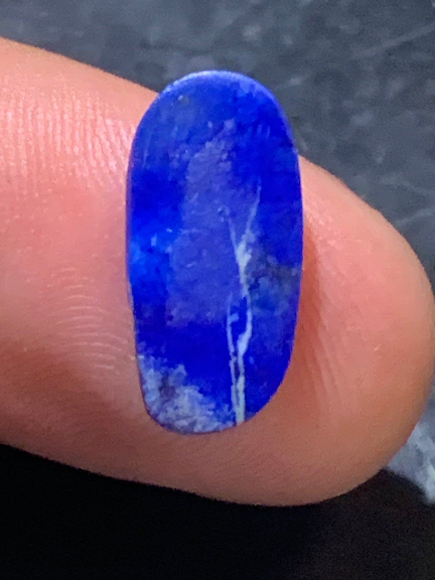 Lapis lazuli, cabochon de 17 mm x 8 x 3 - 3,5 carats. Parfait en bijouterie, collection ,exposition...