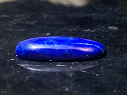 Lapis lazuli, cabochon de 17 mm x 8 x 3 - 3,5 carats. Parfait en bijouterie, collection ,exposition...