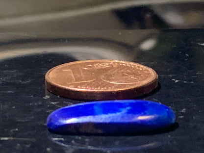 Lapis lazuli, cabochon de 17 mm x 8 x 3 - 3,5 carats. Parfait en bijouterie, collection ,exposition...