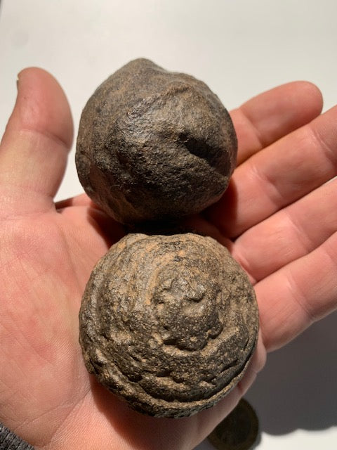 Boules de Moqui ou Pierres des Chamans - Paire unique de Ø 55 mm  – 265 g (les deux)