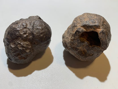 Boules de Moqui ou Pierres des Chamans - Paire unique de Ø 45 mm  – 178,8 g (les deux)