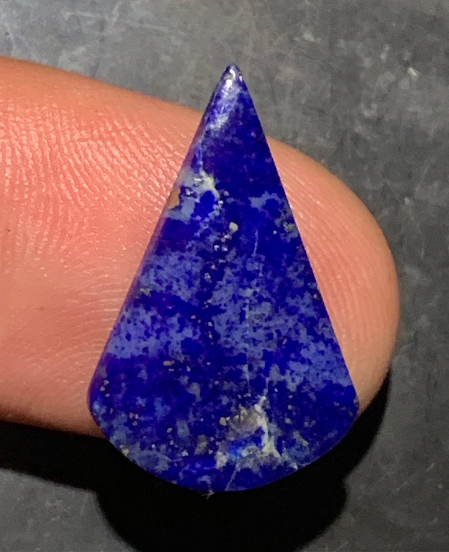 Lapis lazuli, cabochon de 23 mm x 14 x 3 - 5,5 carats. Parfait en bijouterie, collection ,exposition...