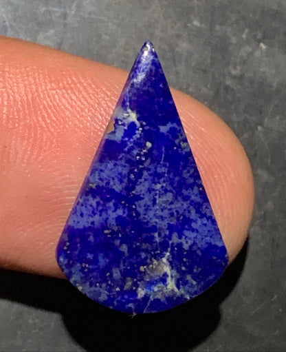 Lapis lazuli, cabochon de 23 mm x 14 x 3 - 5,5 carats. Parfait en bijouterie, collection ,exposition...