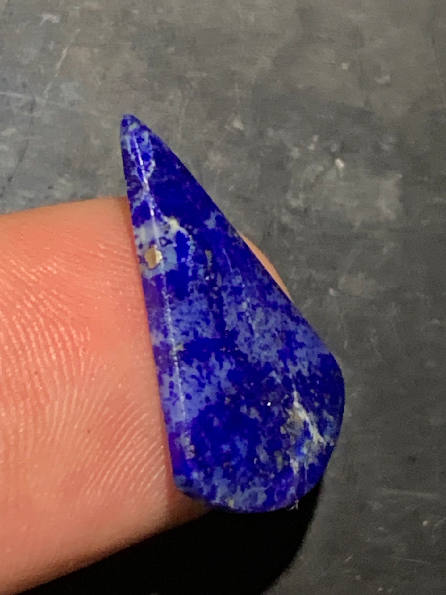 Lapis lazuli, cabochon de 23 mm x 14 x 3 - 5,5 carats. Parfait en bijouterie, collection ,exposition...
