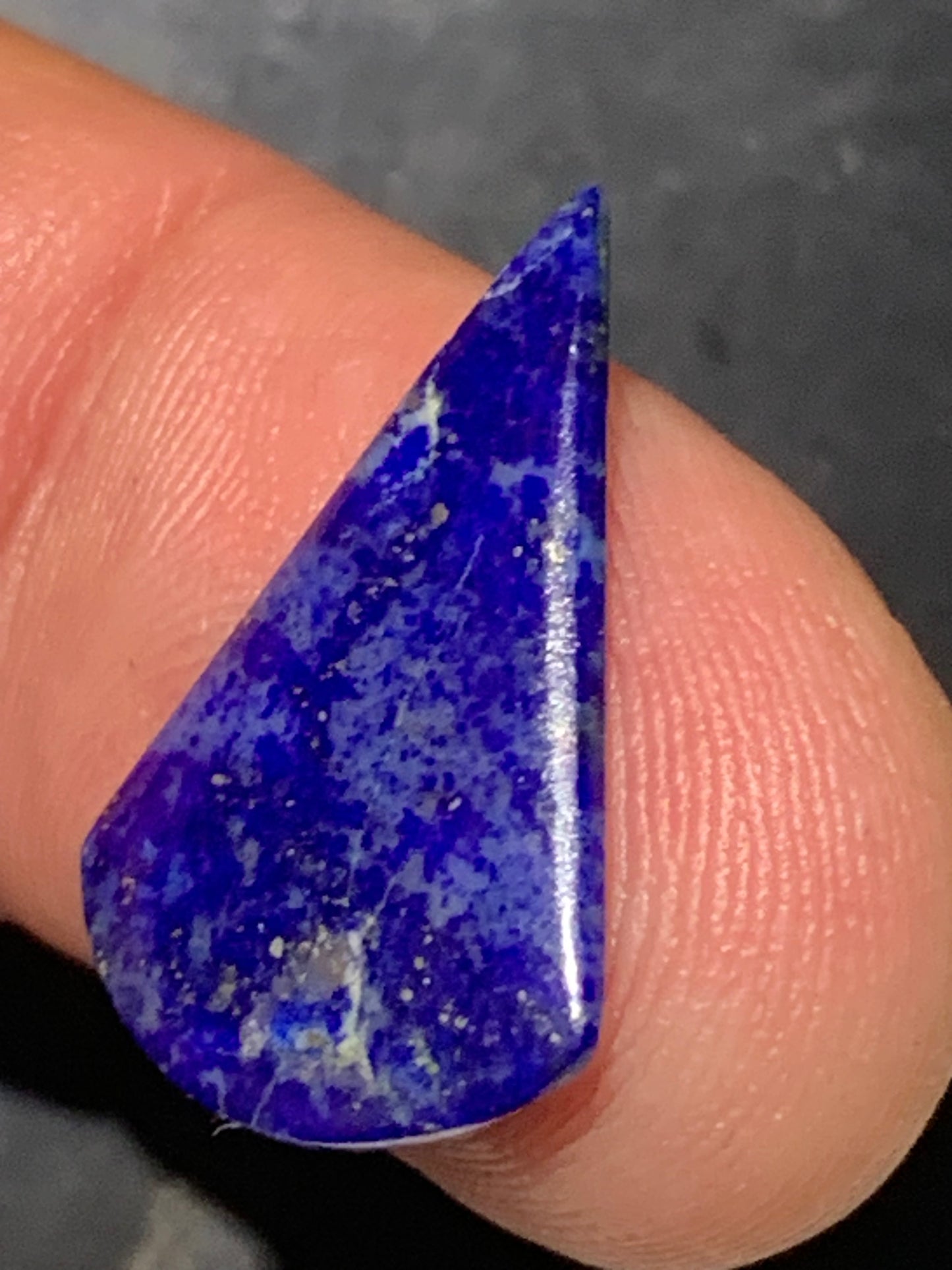 Lapis lazuli, cabochon de 23 mm x 14 x 3 - 5,5 carats. Parfait en bijouterie, collection ,exposition...