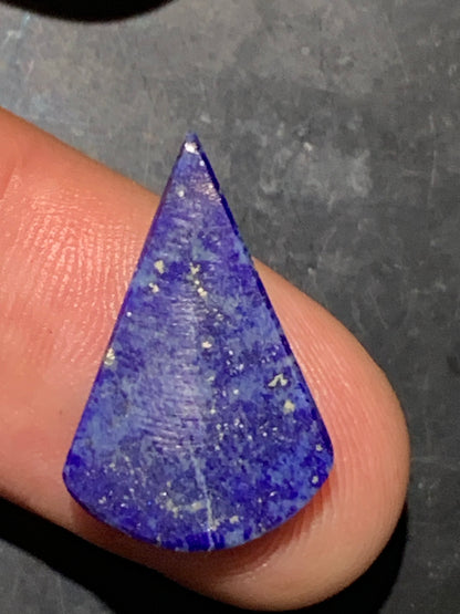 Lapis lazuli, cabochon de 23 mm x 14 x 3 - 5,5 carats. Parfait en bijouterie, collection ,exposition...