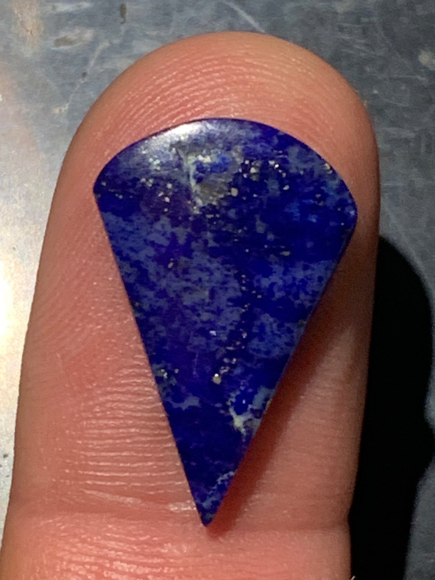 Lapis lazuli, cabochon de 23 mm x 14 x 3 - 5,5 carats. Parfait en bijouterie, collection ,exposition...
