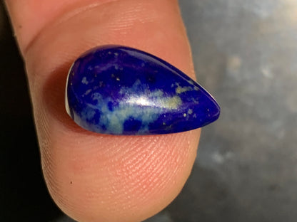 Lapis lazuli, cabochon de 16 mm x 10 x 6 - 7,5 carats. Parfait en bijouterie, collection ,exposition...