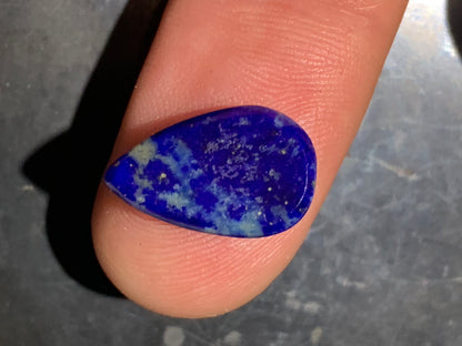 Lapis lazuli, cabochon de 16 mm x 10 x 6 - 7,5 carats. Parfait en bijouterie, collection ,exposition...