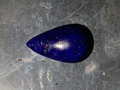 Lapis lazuli, cabochon de 17 mm x 10 x 7 - 9 carats. Parfait en bijouterie, collection ,exposition...