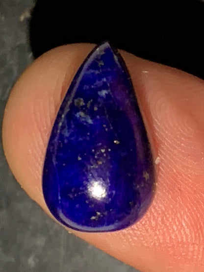 Lapis lazuli, cabochon de 17 mm x 10 x 7 - 9 carats. Parfait en bijouterie, collection ,exposition...