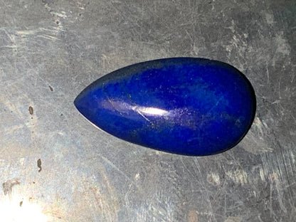 Lapis lazuli, cabochon de 21 mm x 12 x 7 - 12,5 carats. Parfait en bijouterie, collection ,exposition...