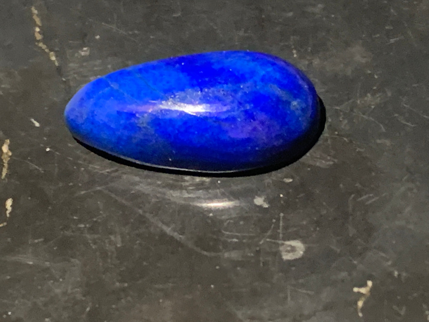 Lapis lazuli, cabochon de 21 mm x 12 x 7 - 12,5 carats. Parfait en bijouterie, collection ,exposition...
