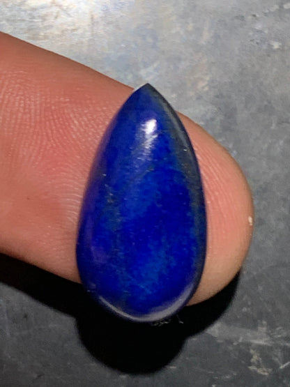 Lapis lazuli, cabochon de 21 mm x 12 x 7 - 12,5 carats. Parfait en bijouterie, collection ,exposition...