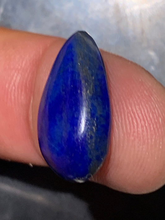 Lapis lazuli, cabochon de 21 mm x 12 x 7 - 12,5 carats. Parfait en bijouterie, collection ,exposition...