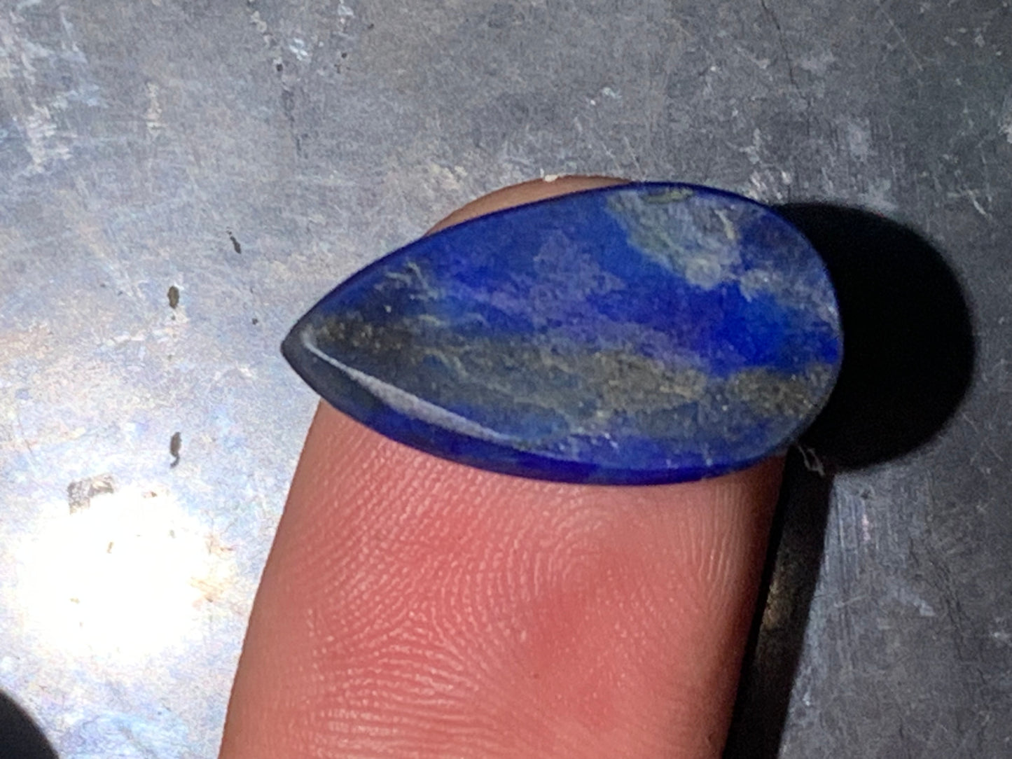 Lapis lazuli, cabochon de 21 mm x 12 x 7 - 12,5 carats. Parfait en bijouterie, collection ,exposition...