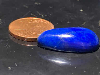 Lapis lazuli, cabochon de 21 mm x 12 x 7 - 12,5 carats. Parfait en bijouterie, collection ,exposition...