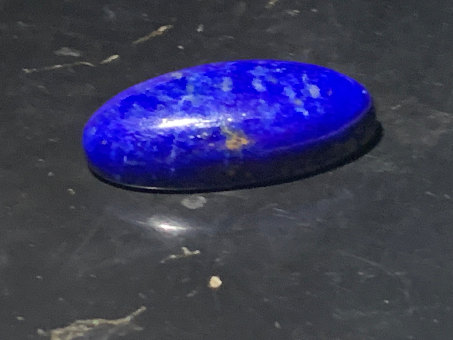 Lapis lazuli, cabochon de 26 mm x 13 x 7 - 21 carats. Parfait en bijouterie, collection ,exposition...