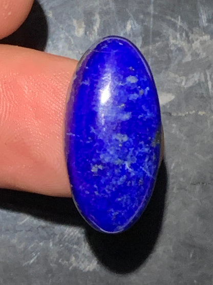 Lapis lazuli, cabochon de 26 mm x 13 x 7 - 21 carats. Parfait en bijouterie, collection ,exposition...