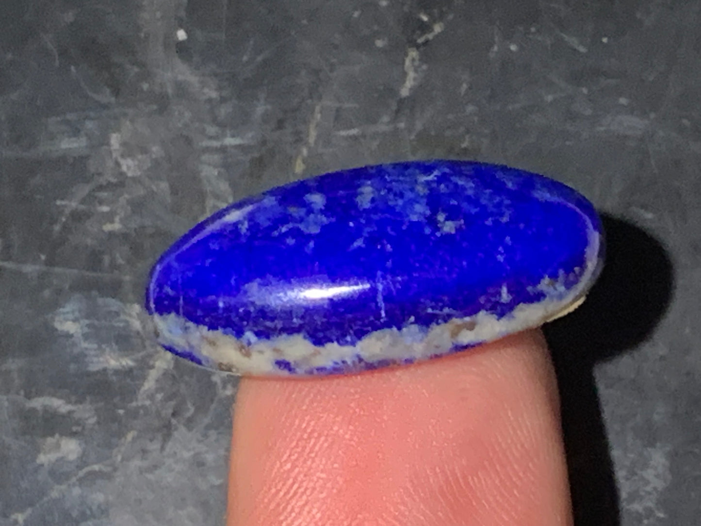 Lapis lazuli, cabochon de 26 mm x 13 x 7 - 21 carats. Parfait en bijouterie, collection ,exposition...