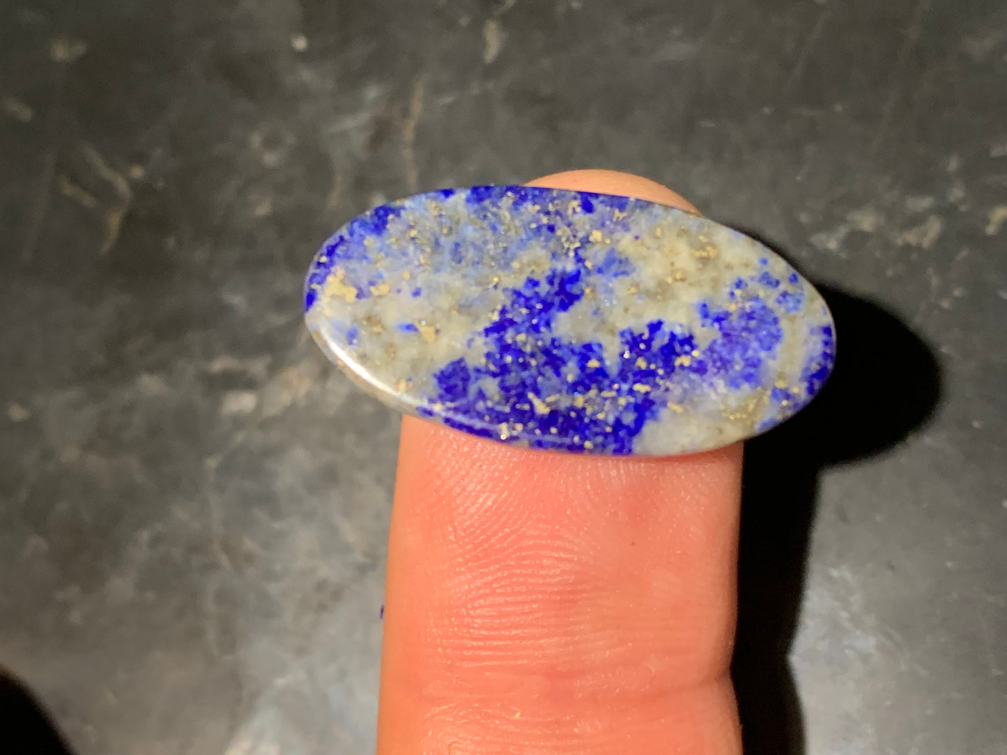 Lapis lazuli, cabochon de 26 mm x 13 x 7 - 21 carats. Parfait en bijouterie, collection ,exposition...