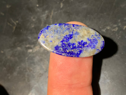 Lapis lazuli, cabochon de 26 mm x 13 x 7 - 21 carats. Parfait en bijouterie, collection ,exposition...