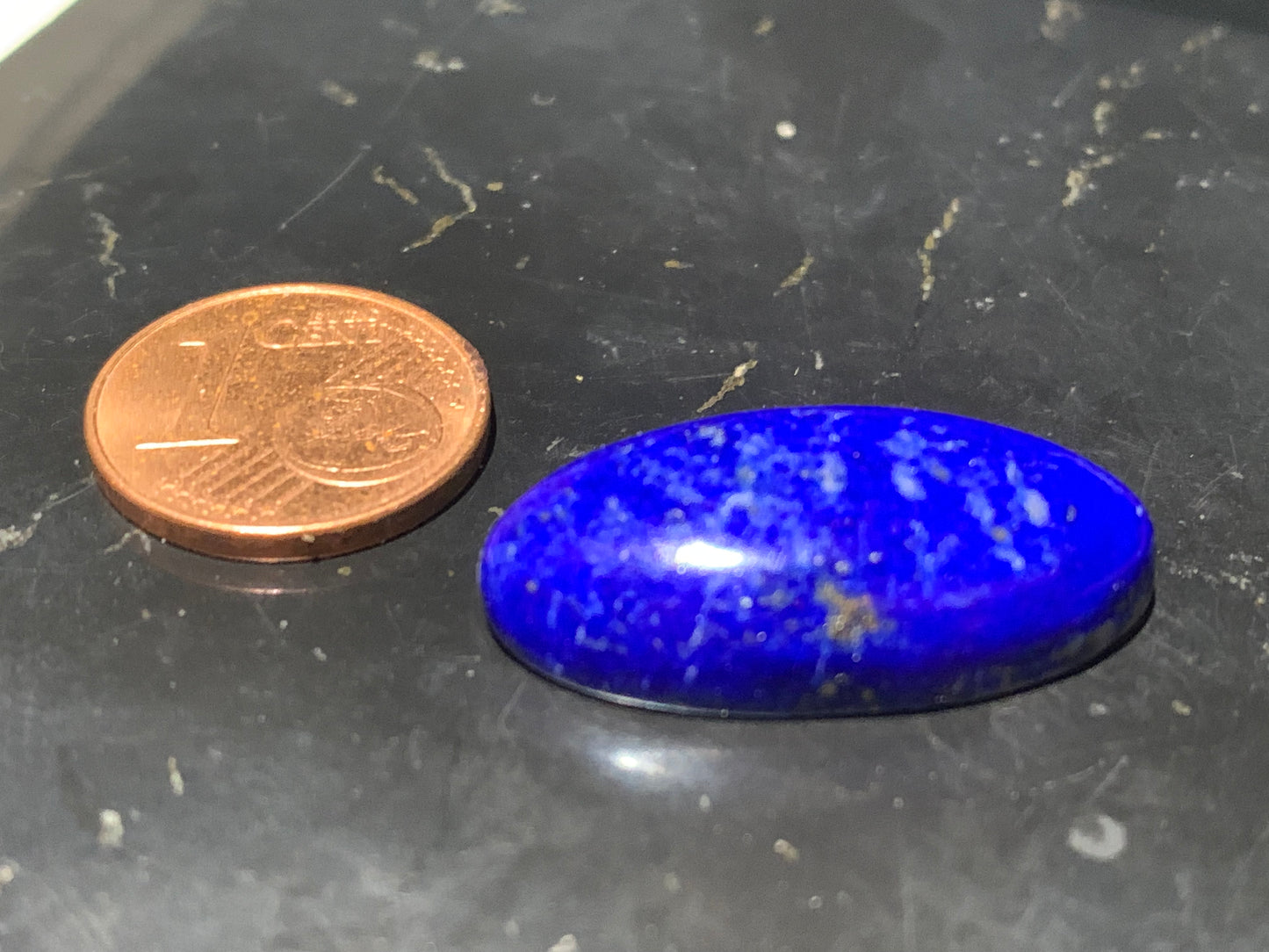 Lapis lazuli, cabochon de 26 mm x 13 x 7 - 21 carats. Parfait en bijouterie, collection ,exposition...