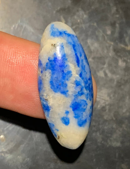 Lapis lazuli, cabochon de 33 mm x 14 x 6 - 19 carats. Parfait en bijouterie, collection ,exposition...