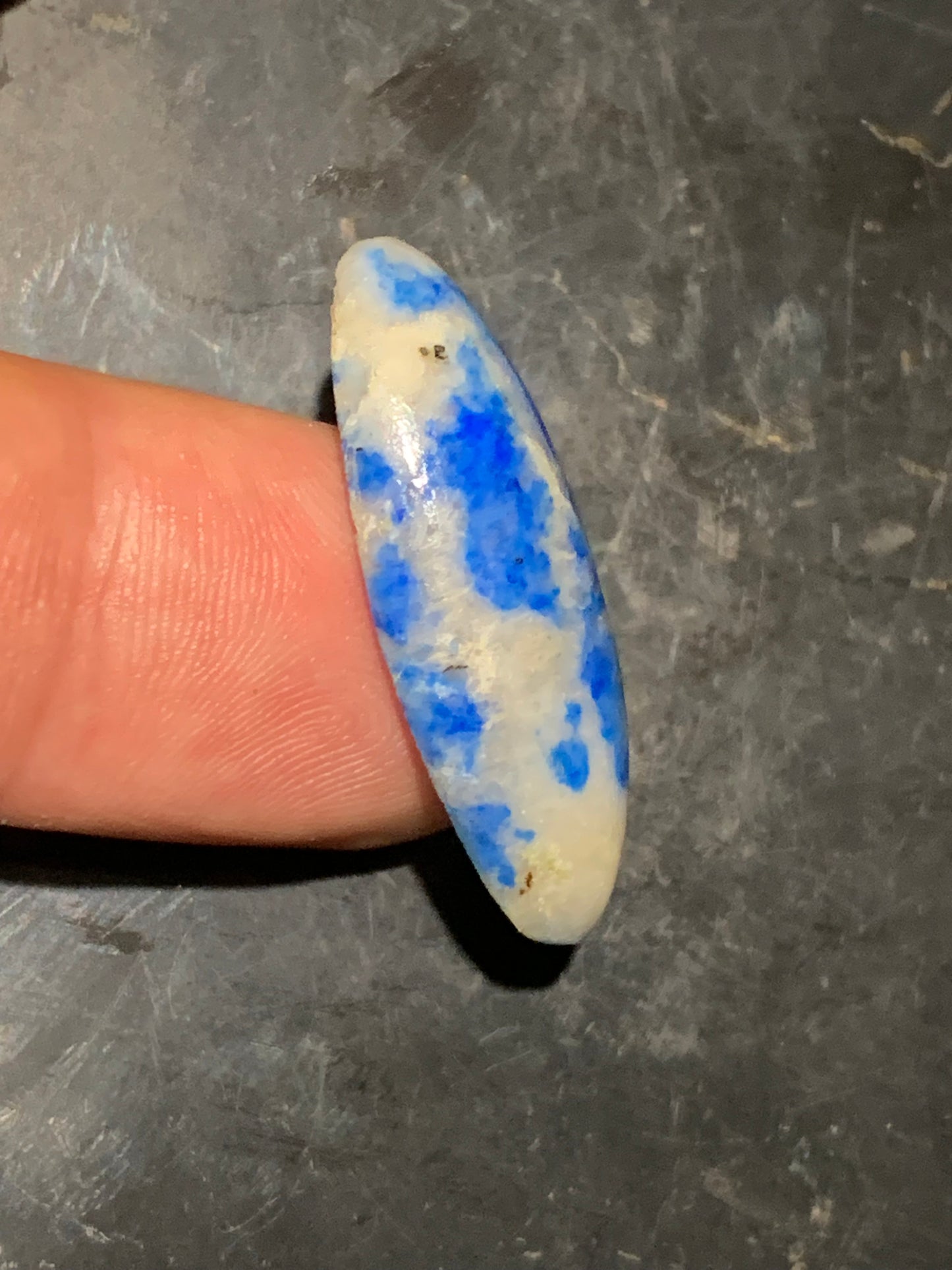 Lapis lazuli, cabochon de 33 mm x 14 x 6 - 19 carats. Parfait en bijouterie, collection ,exposition...