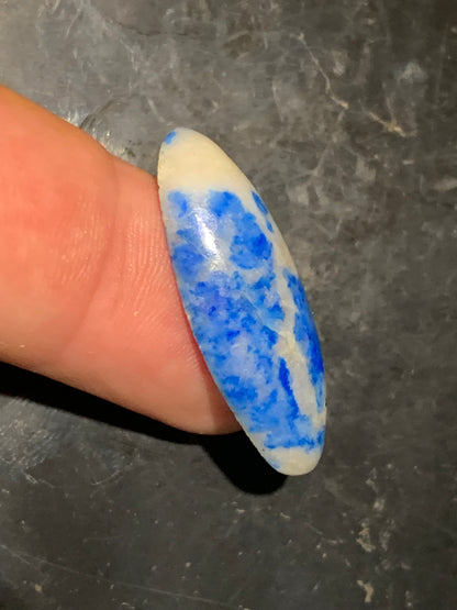 Lapis lazuli, cabochon de 33 mm x 14 x 6 - 19 carats. Parfait en bijouterie, collection ,exposition...