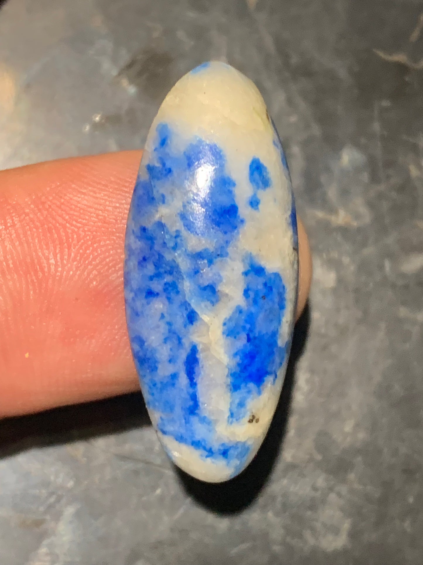Lapis lazuli, cabochon de 33 mm x 14 x 6 - 19 carats. Parfait en bijouterie, collection ,exposition...