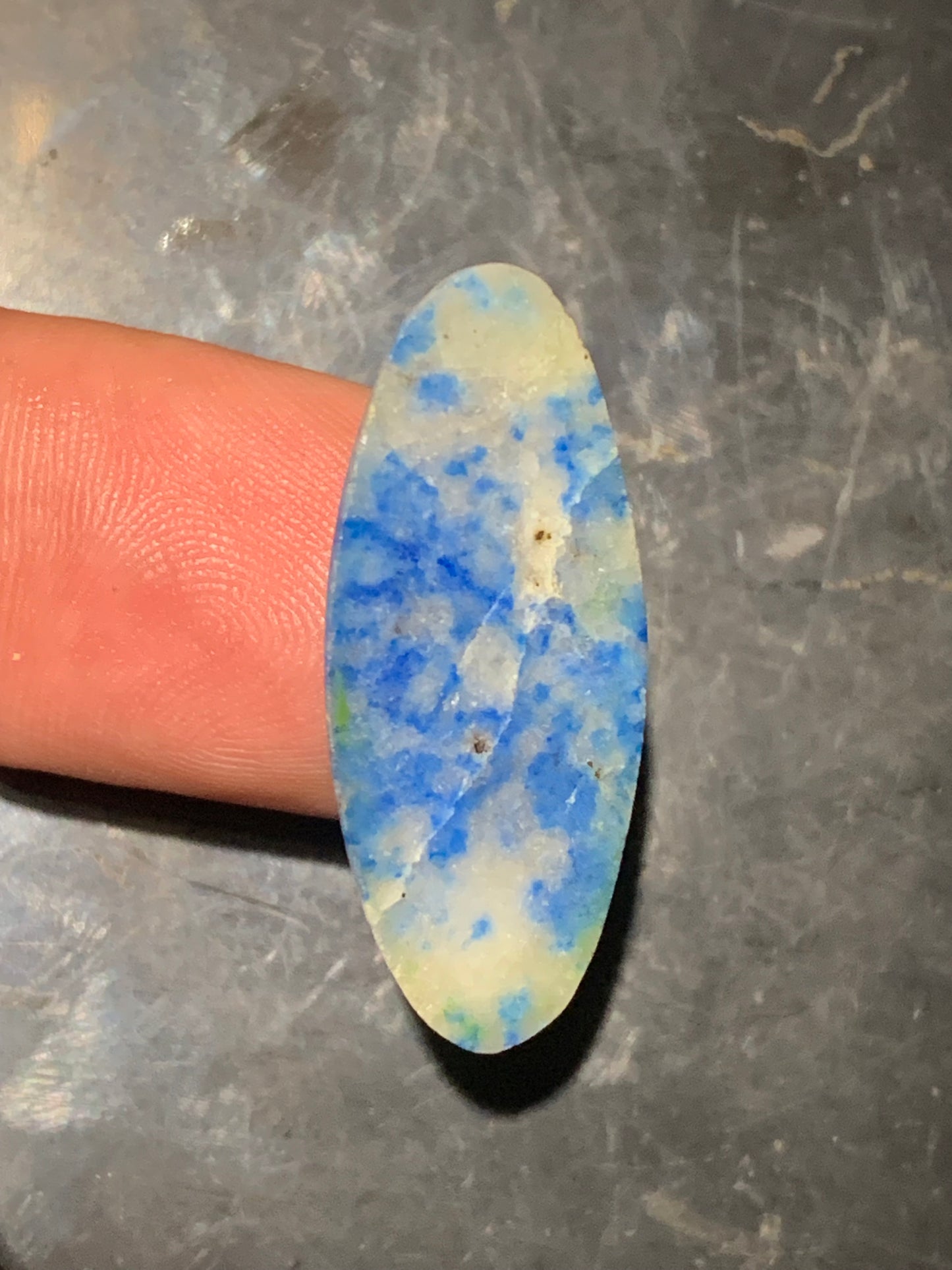 Lapis lazuli, cabochon de 33 mm x 14 x 6 - 19 carats. Parfait en bijouterie, collection ,exposition...