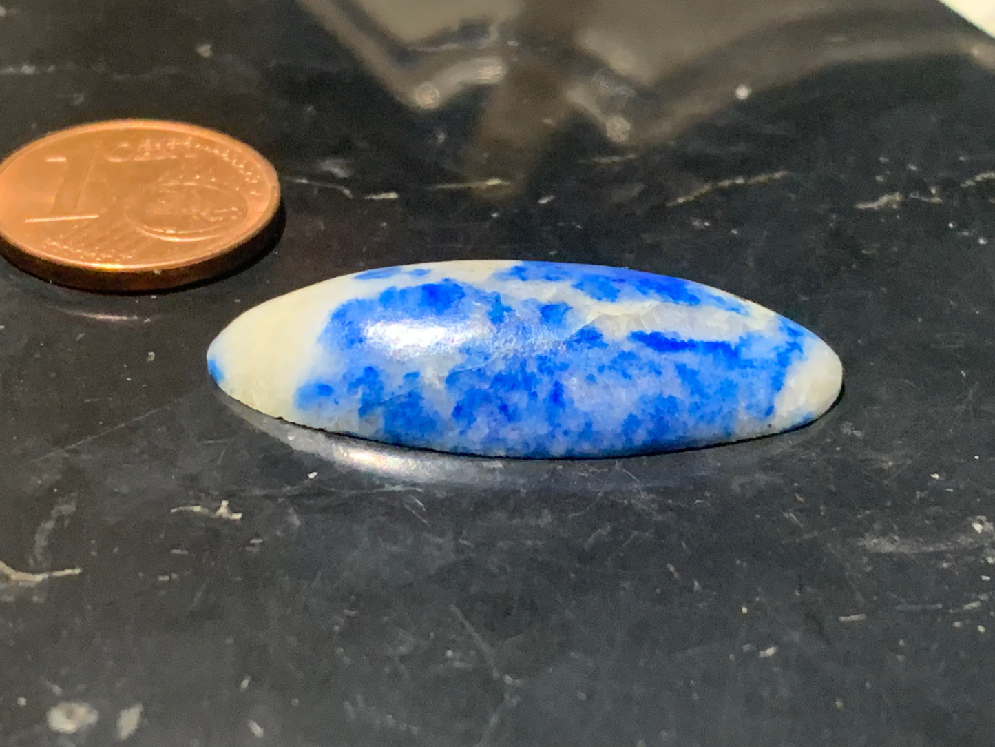 Lapis lazuli, cabochon de 33 mm x 14 x 6 - 19 carats. Parfait en bijouterie, collection ,exposition...