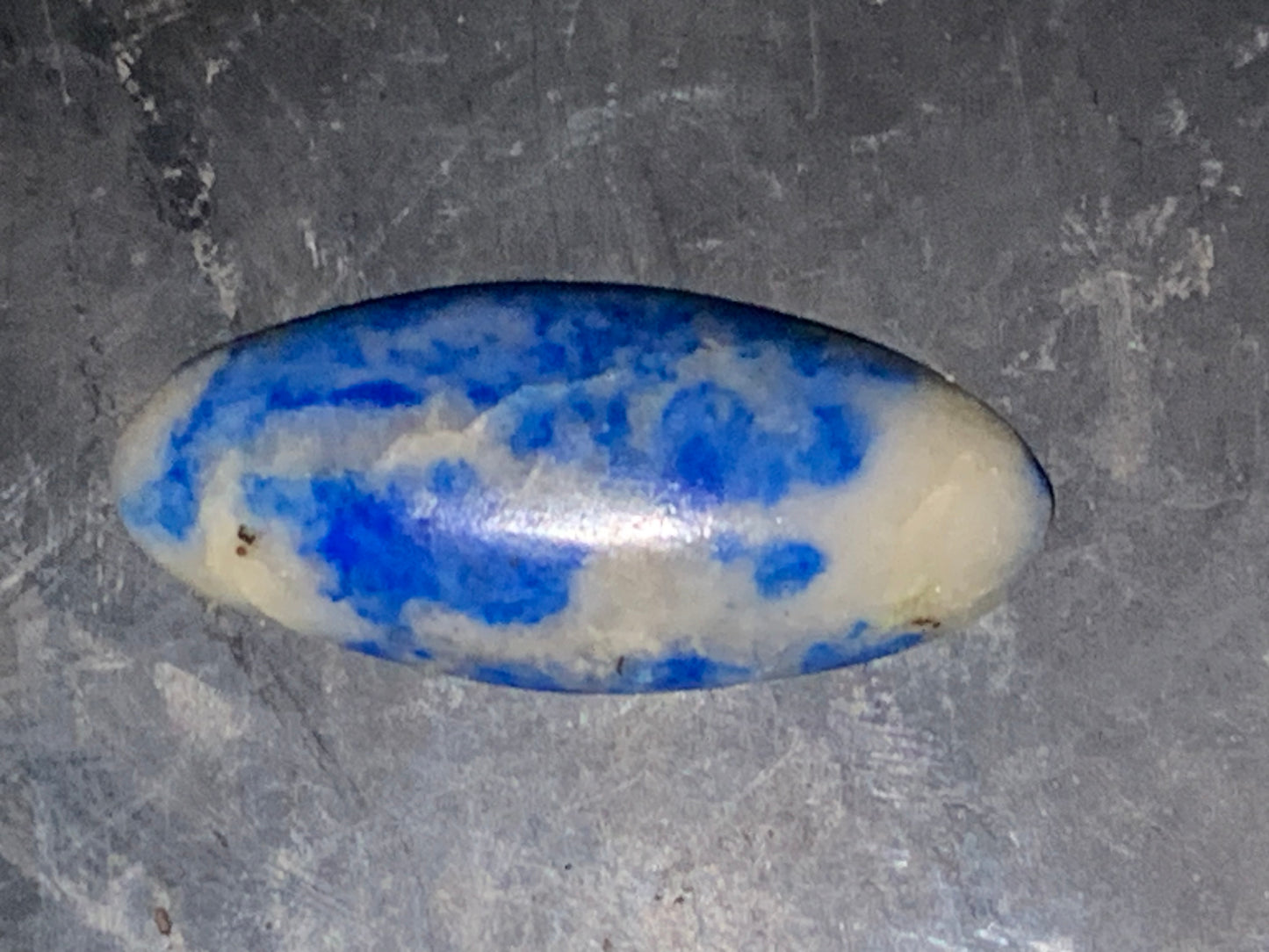 Lapis lazuli, cabochon de 33 mm x 14 x 6 - 19 carats. Parfait en bijouterie, collection ,exposition...