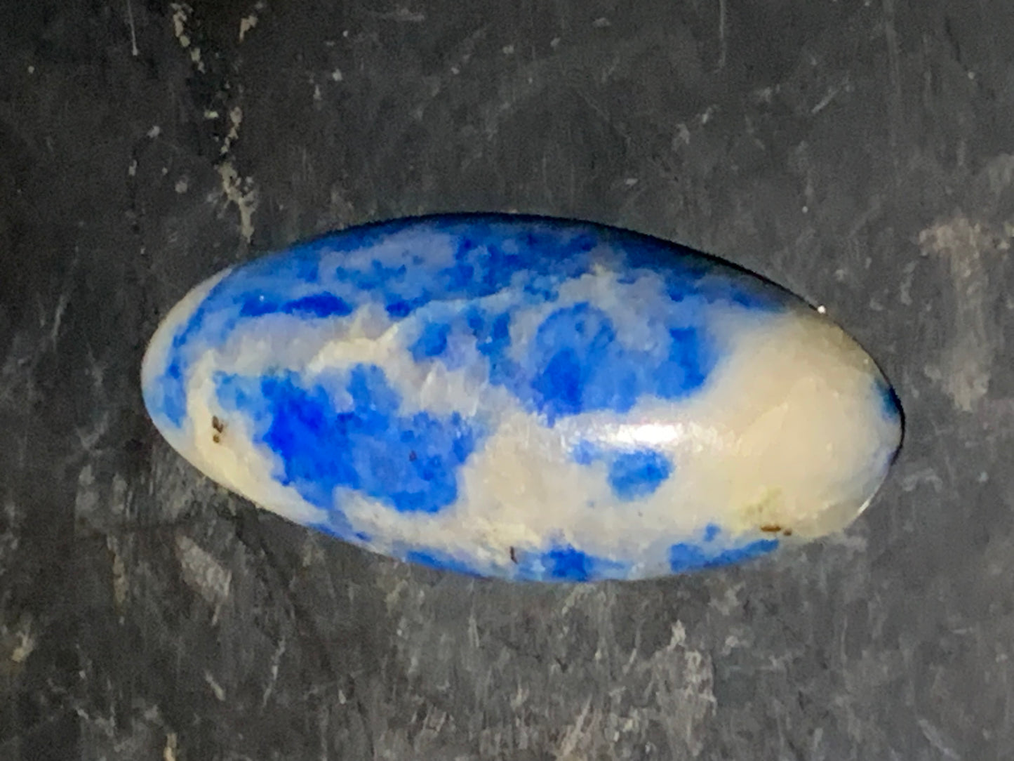 Lapis lazuli, cabochon de 33 mm x 14 x 6 - 19 carats. Parfait en bijouterie, collection ,exposition...