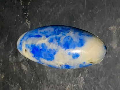 Lapis lazuli, cabochon de 33 mm x 14 x 6 - 19 carats. Parfait en bijouterie, collection ,exposition...