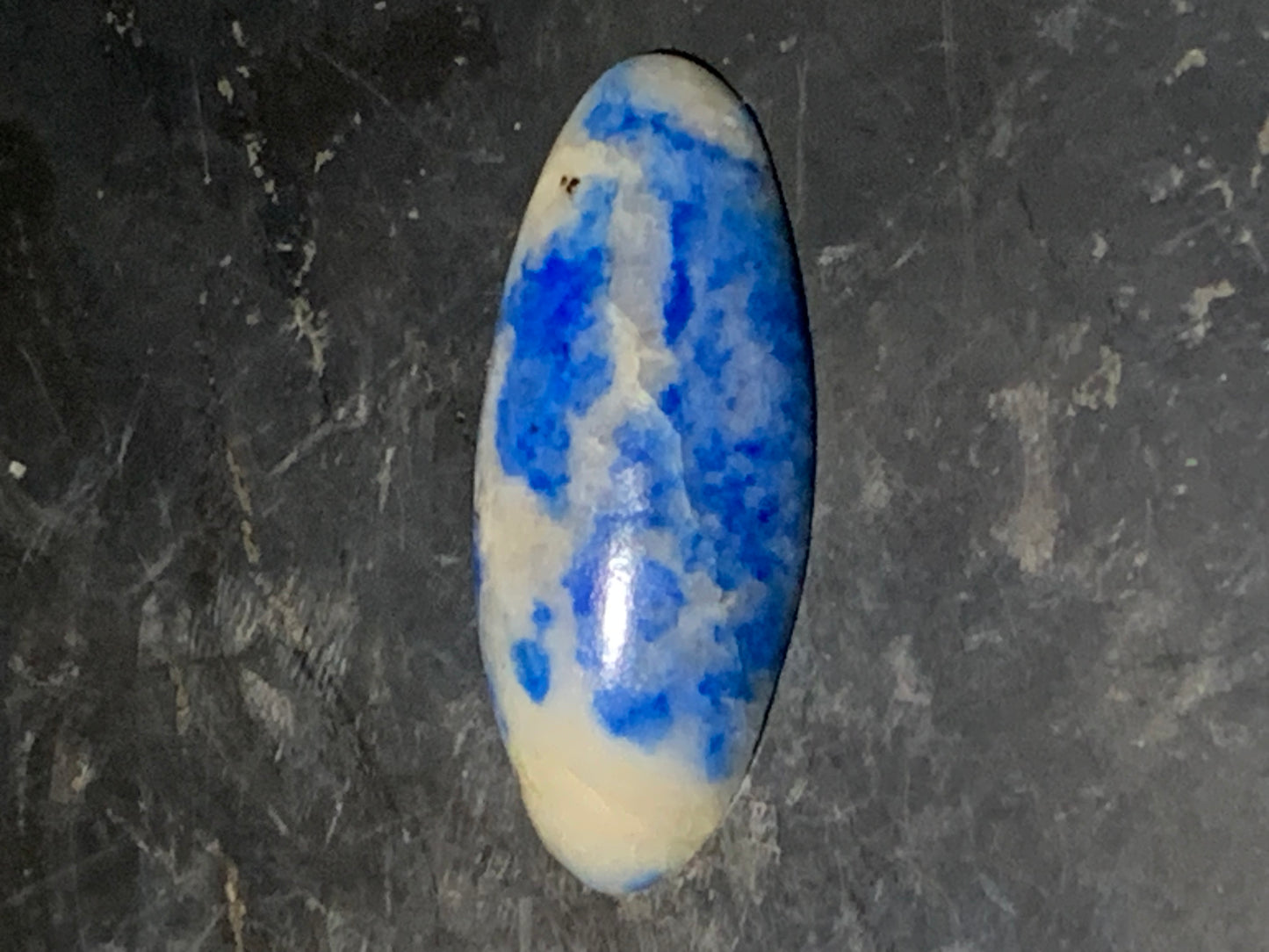 Lapis lazuli, cabochon de 33 mm x 14 x 6 - 19 carats. Parfait en bijouterie, collection ,exposition...
