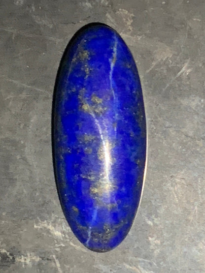 Lapis lazuli, cabochon de 29 mm x 12 x 7 - 20,5 carats. Parfait en bijouterie, collection ,exposition...