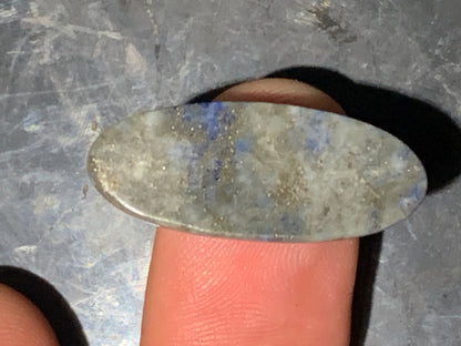 Lapis lazuli, cabochon de 29 mm x 12 x 7 - 20,5 carats. Parfait en bijouterie, collection ,exposition...