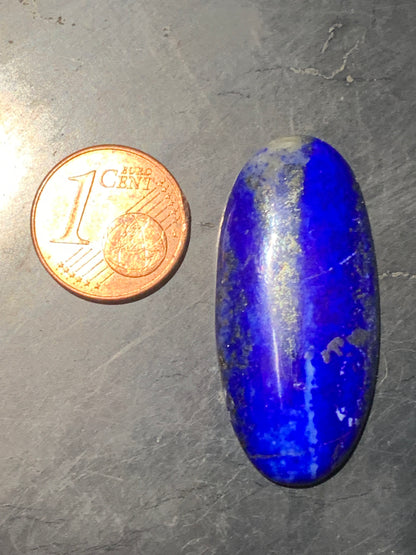 Lapis lazuli, cabochon de 36 mm x 17 x 7 - 42,5 carats. Parfait en bijouterie, collection ,exposition...