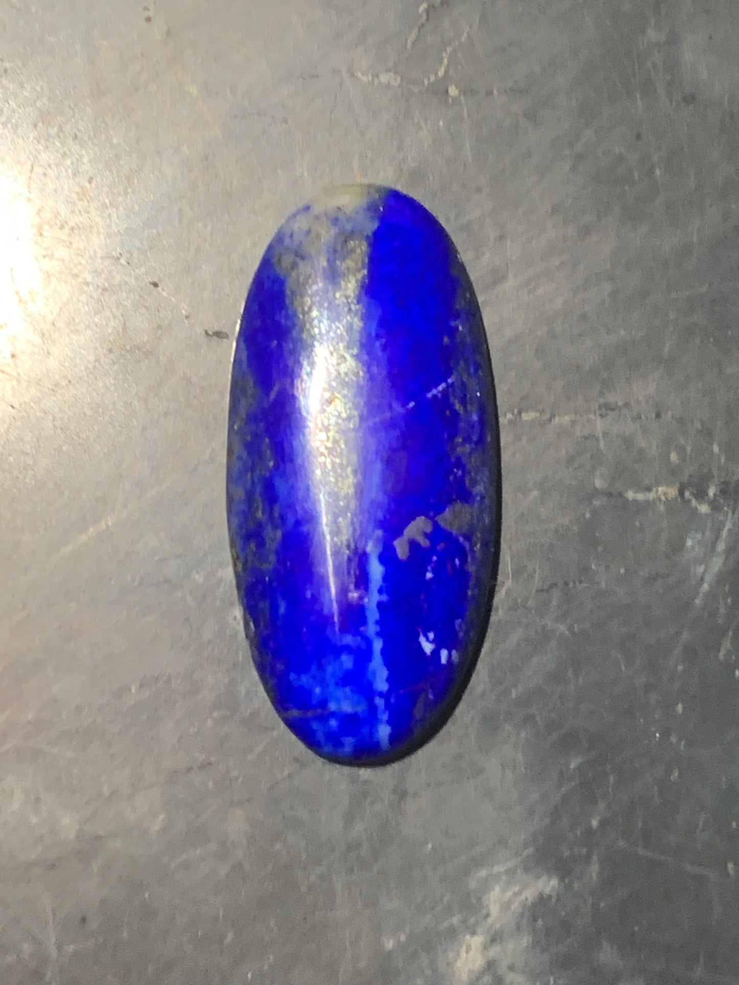 Lapis lazuli, cabochon de 36 mm x 17 x 7 - 42,5 carats. Parfait en bijouterie, collection ,exposition...