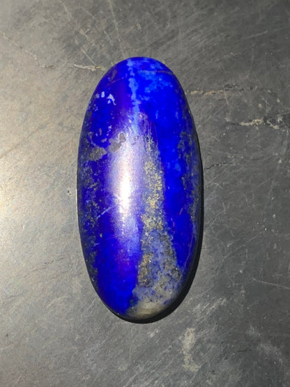 Lapis lazuli, cabochon de 36 mm x 17 x 7 - 42,5 carats. Parfait en bijouterie, collection ,exposition...