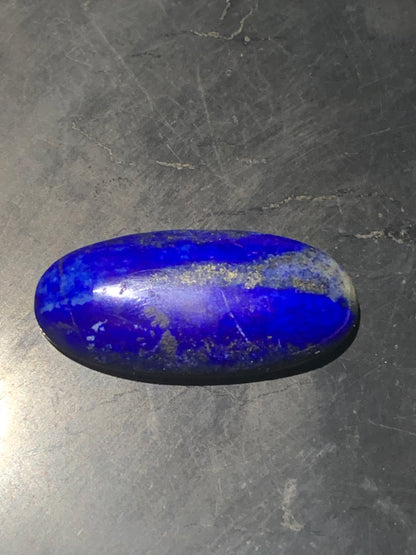 Lapis lazuli, cabochon de 36 mm x 17 x 7 - 42,5 carats. Parfait en bijouterie, collection ,exposition...