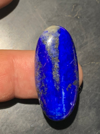 Lapis lazuli, cabochon de 36 mm x 17 x 7 - 42,5 carats. Parfait en bijouterie, collection ,exposition...