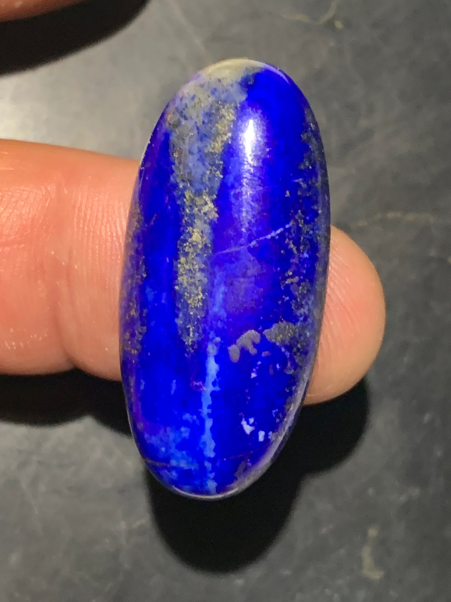 Lapis lazuli, cabochon de 36 mm x 17 x 7 - 42,5 carats. Parfait en bijouterie, collection ,exposition...
